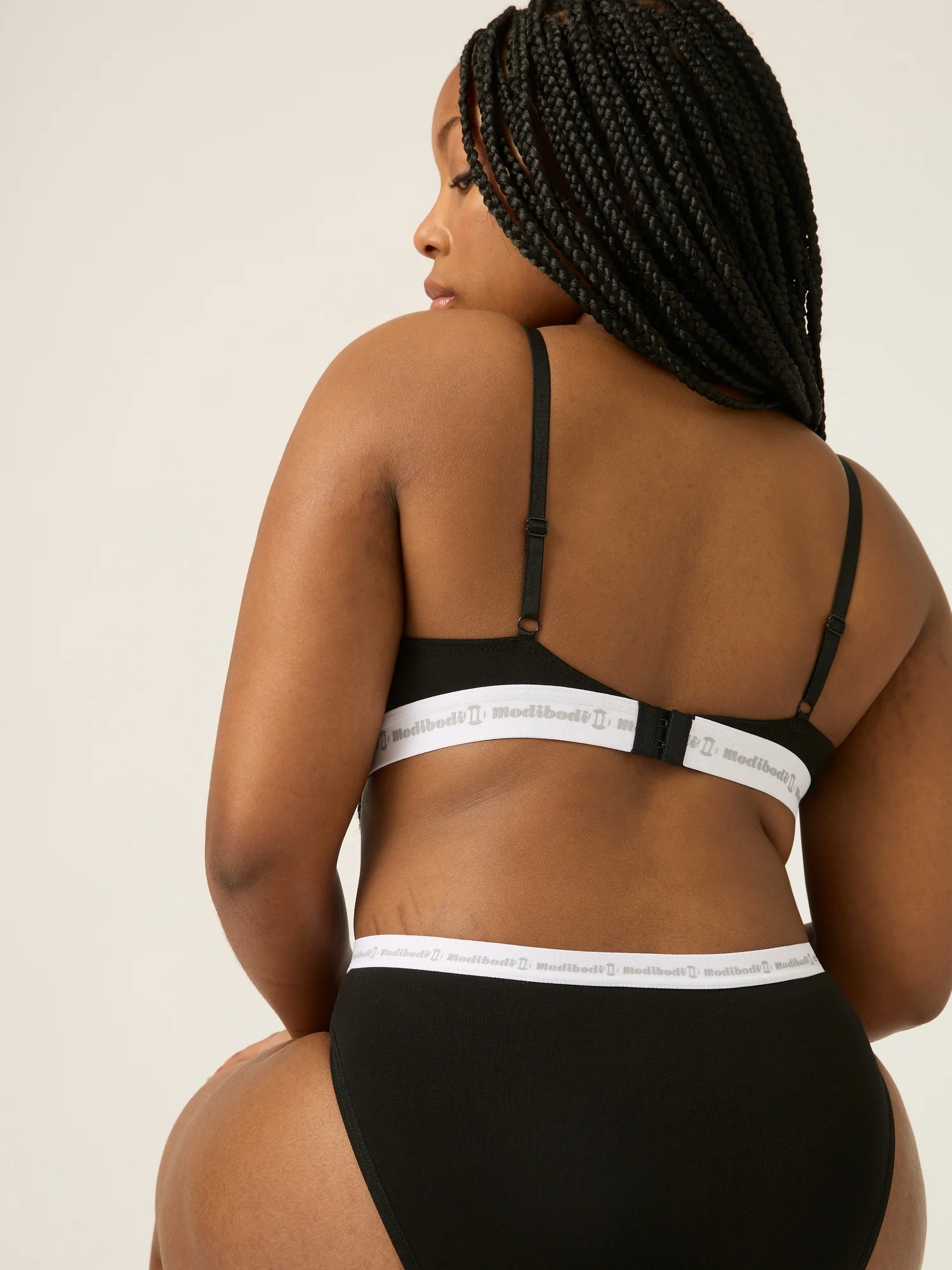 Basic Triangle Bralette Black - Image 3